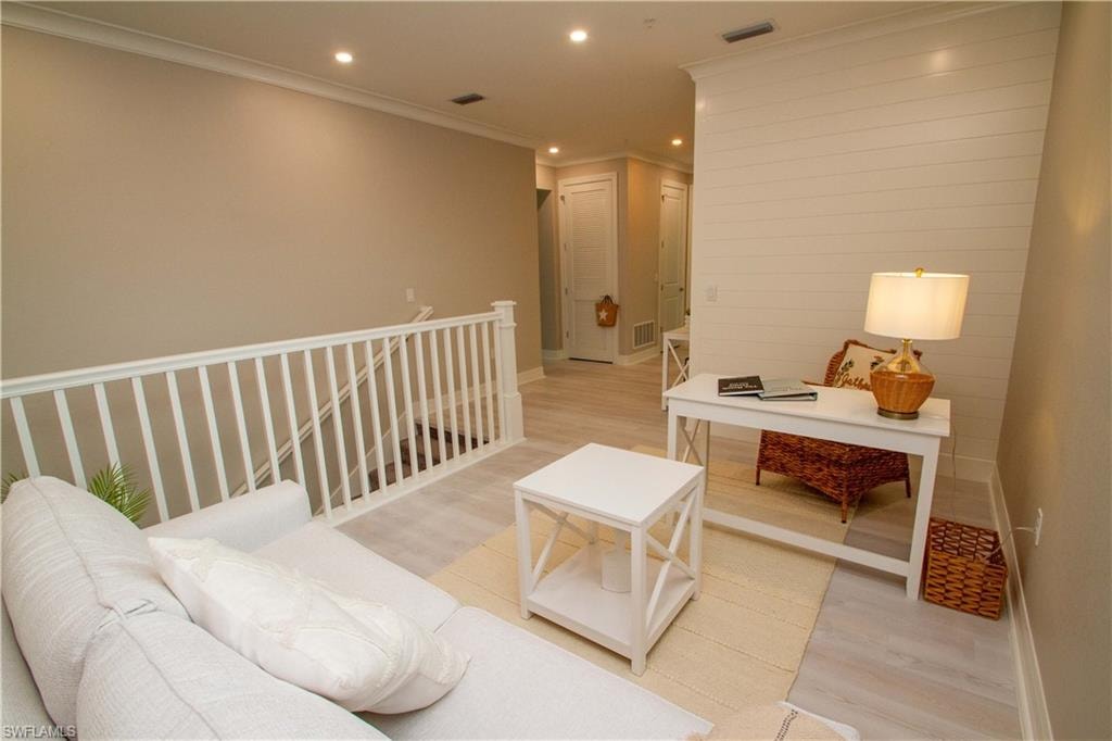 251 Indies DR E 202 photo 6