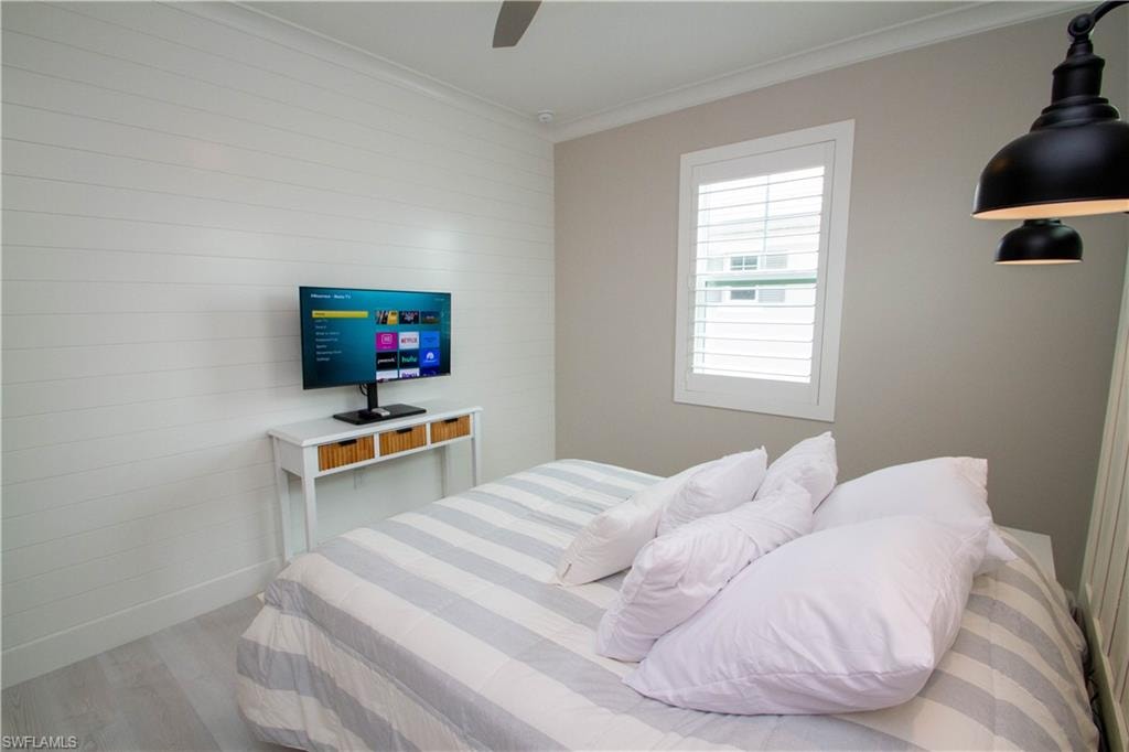 251 Indies DR E 202 photo 22