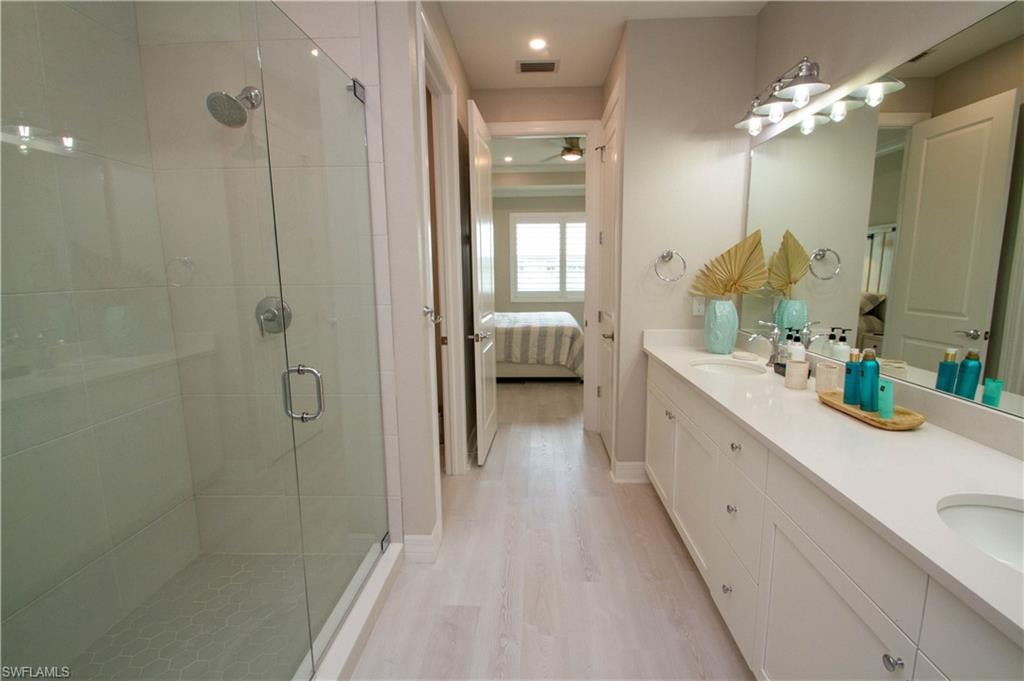 251 Indies DR E 202 photo 36