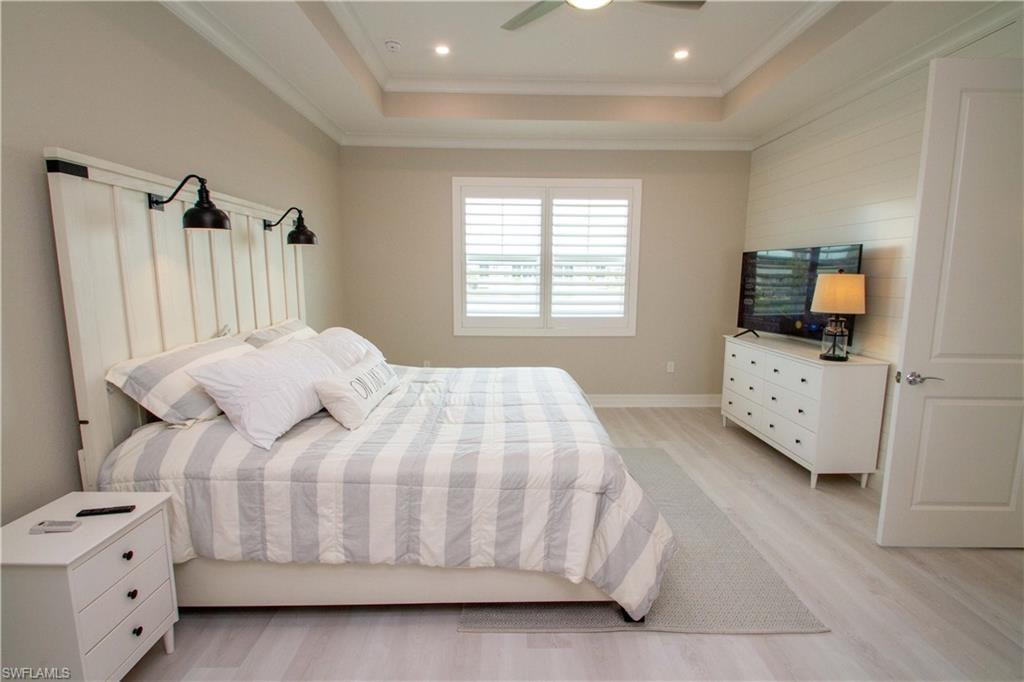 251 Indies DR E 202 photo 32