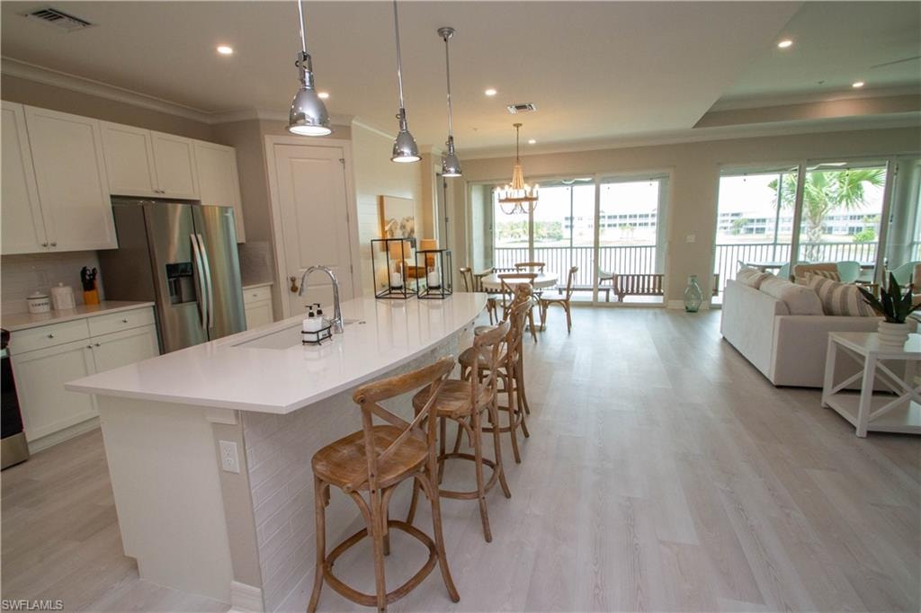 251 Indies DR E 202 photo 9