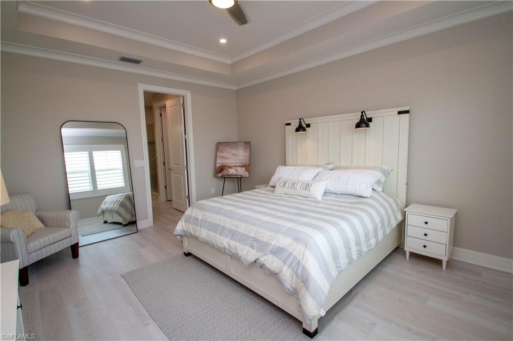 251 Indies DR E 202 photo 30