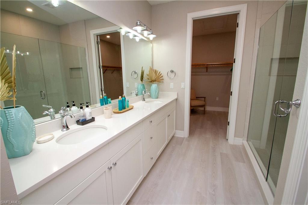 251 Indies DR E 202 photo 34
