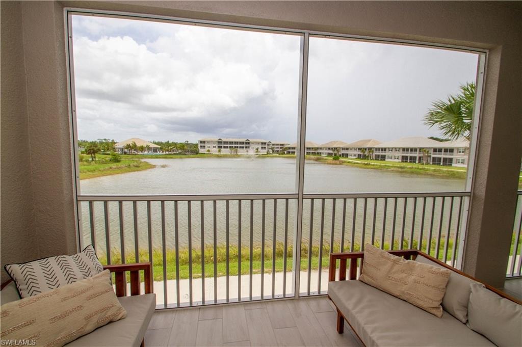 251 Indies DR E 202 photo 40