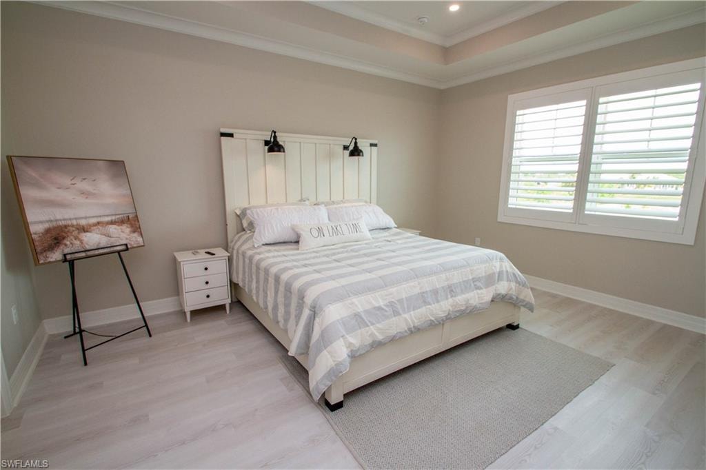 251 Indies DR E 202 photo 31