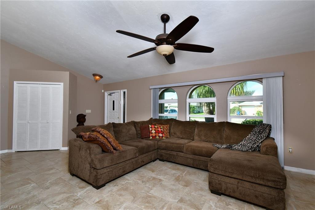622 Weston RD