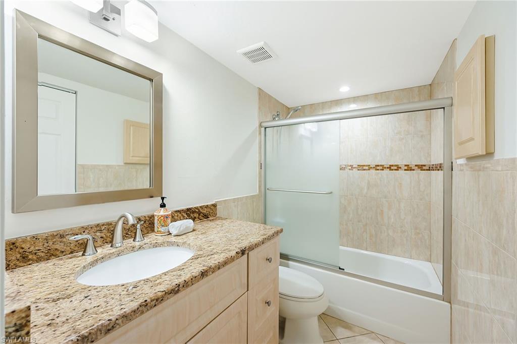 2nd Bathroom with shower/tub combination