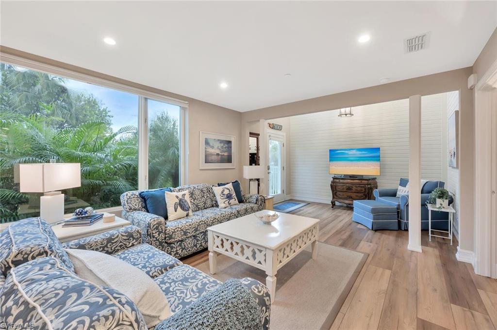 180 6th AVE S 3