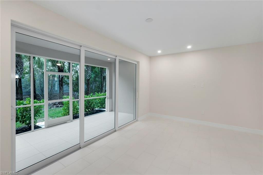 Open Living area toward lanai