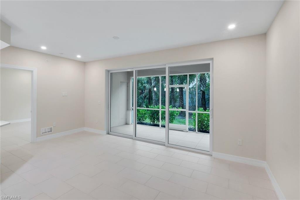 Open Living area toward lanai