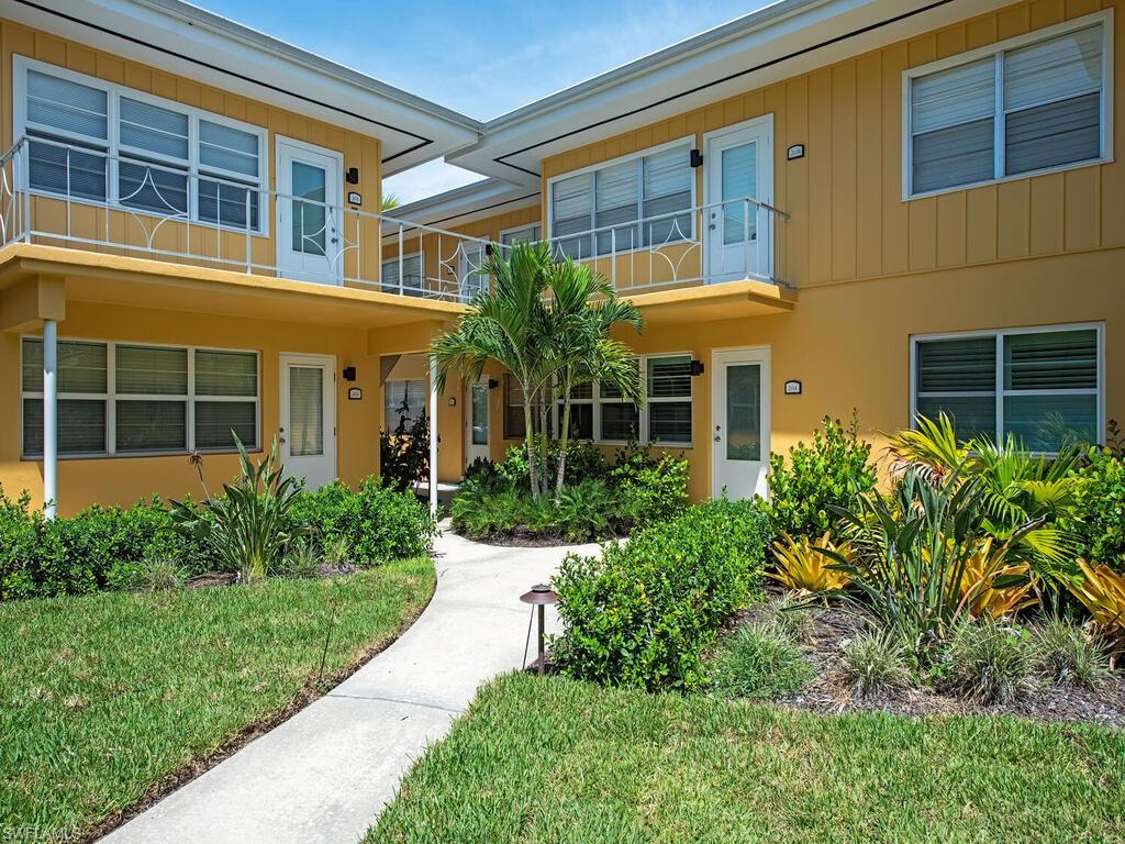 Garden Manor - a hidden gem in the heart of Olde Naples.