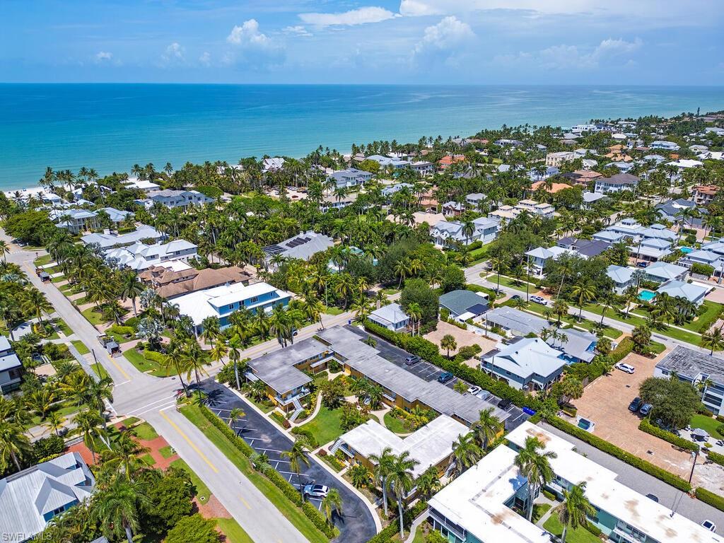 A quick stroll to world-class beaches, shopping, dining and more.