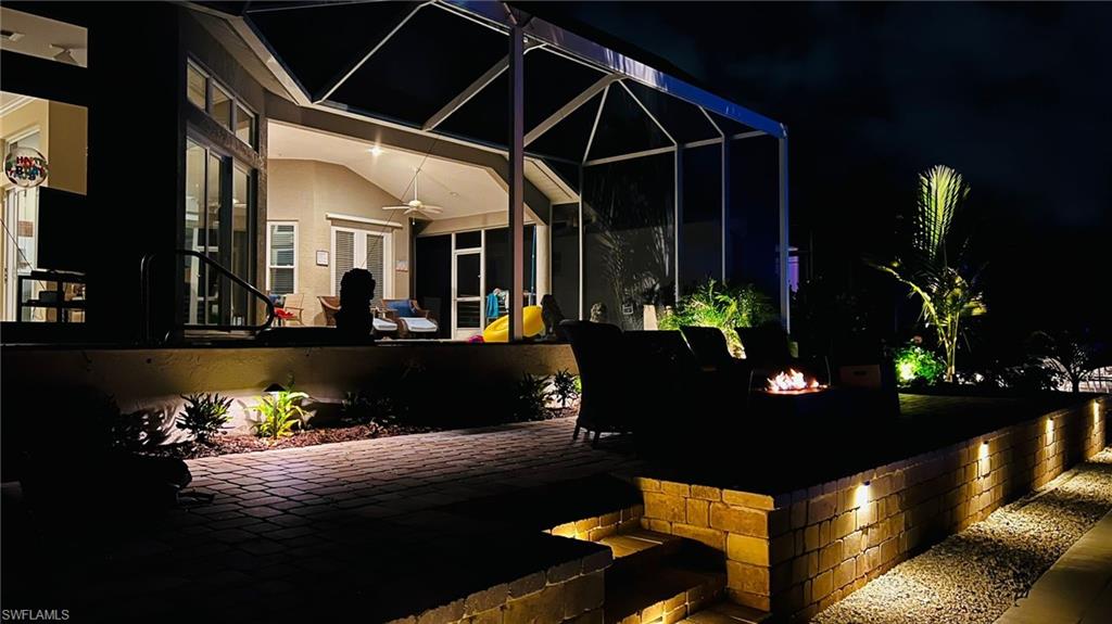 Welcome area with a ceiling fan