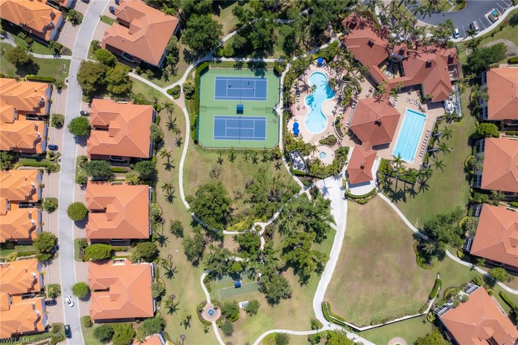Birds eye view of property featuring a residential view