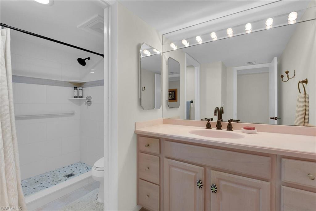 222 Harbour DR 403 photo 23