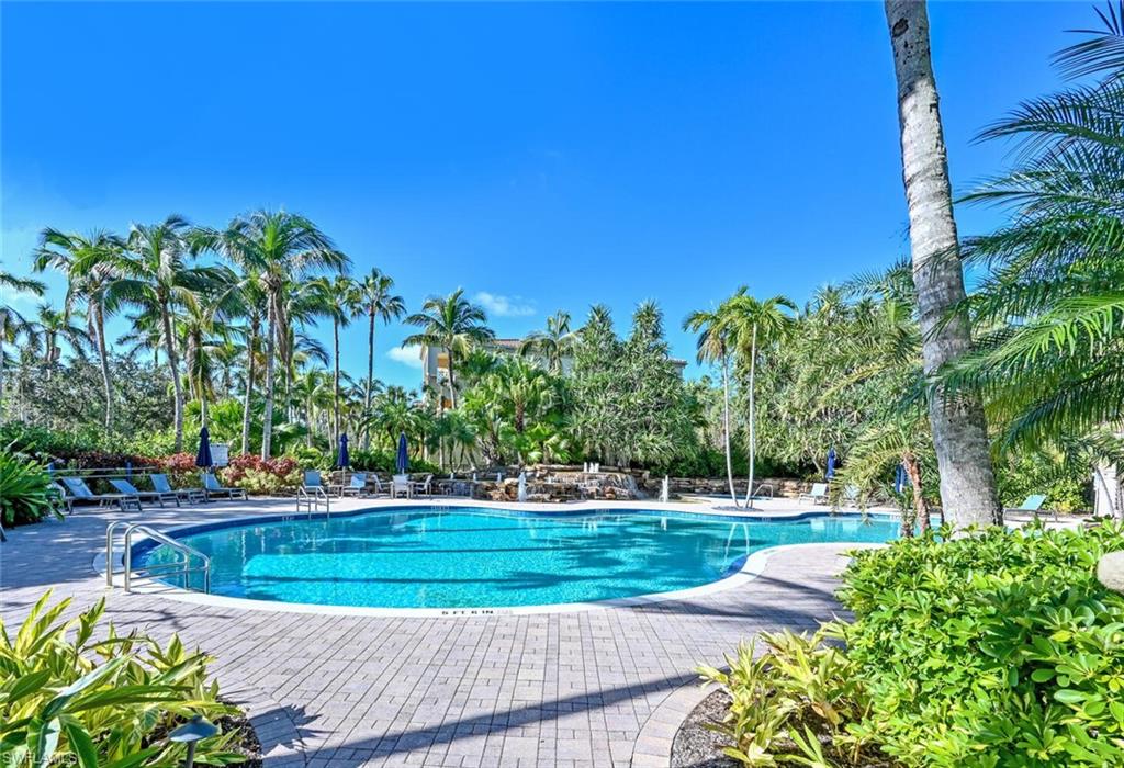 Both sunny & shady spots at the pool.