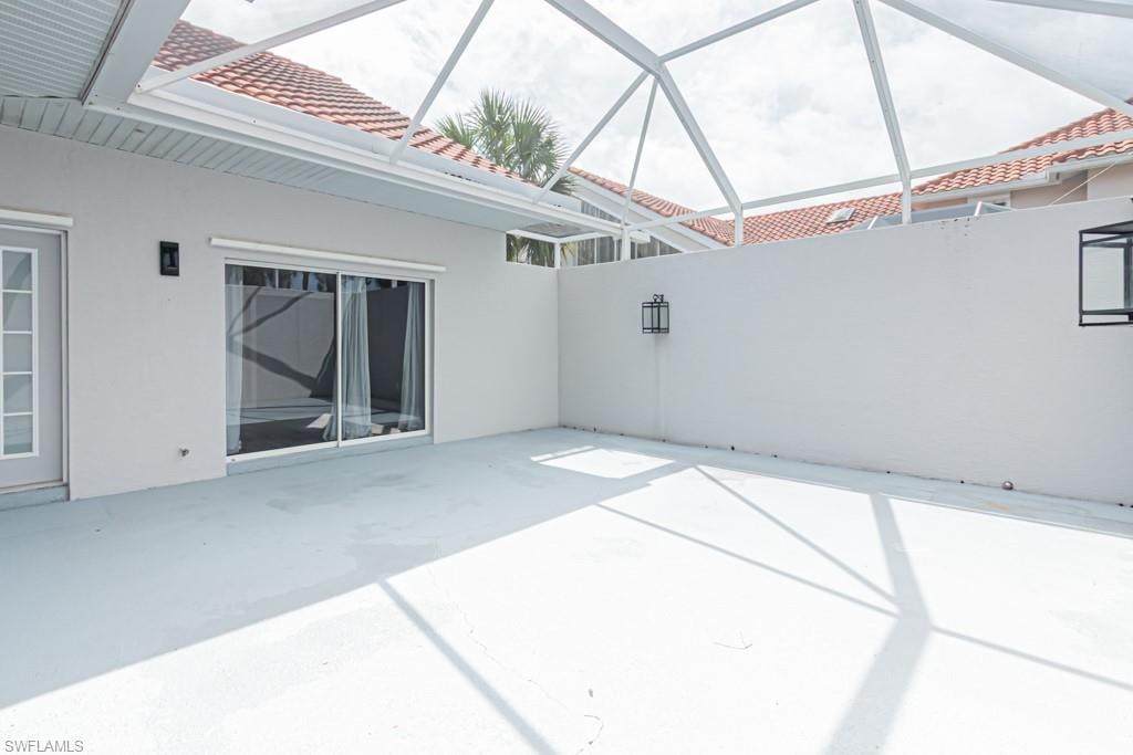 Spacious courtyard / lanai