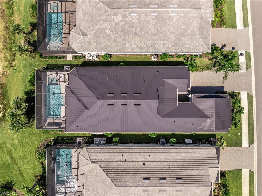 Bird's eye view of a pool area