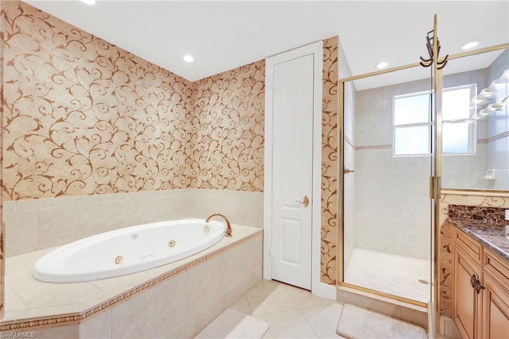 545 Avellino Isles CIR 102 photo 14