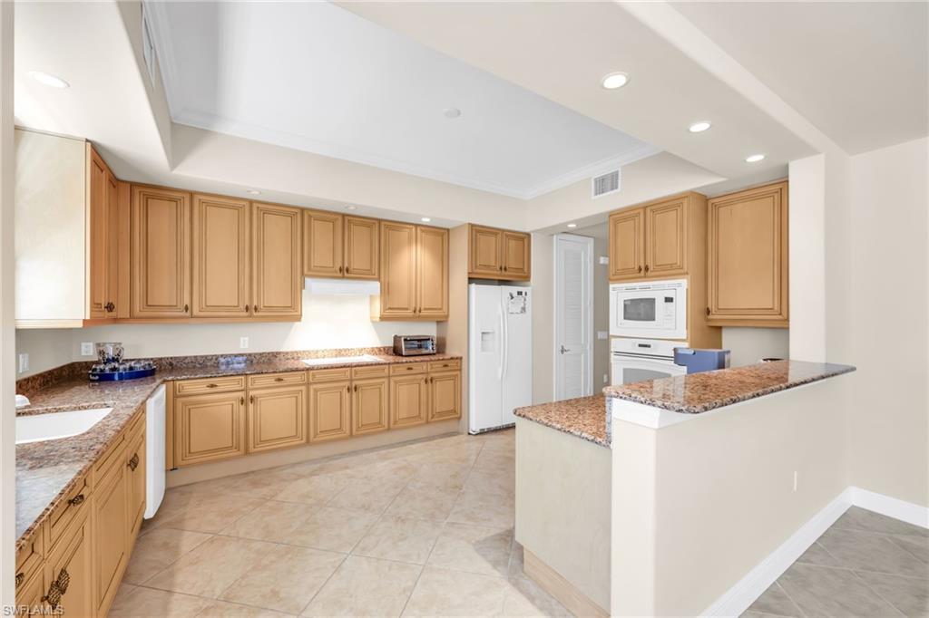 545 Avellino Isles CIR 102 photo 8