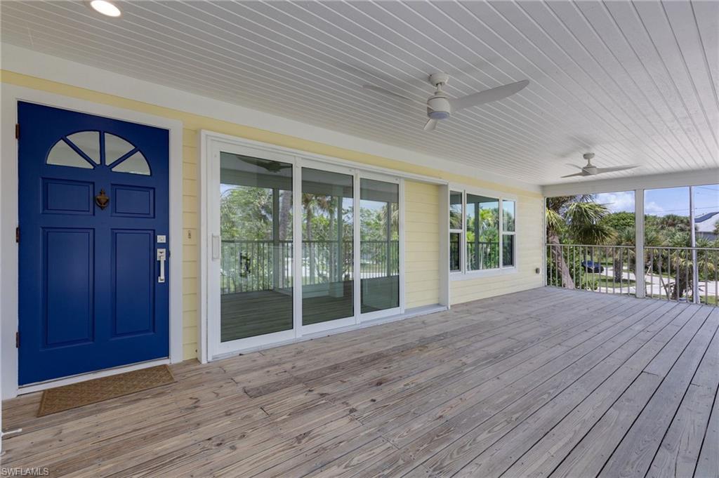 Huge Screened Porch Entry