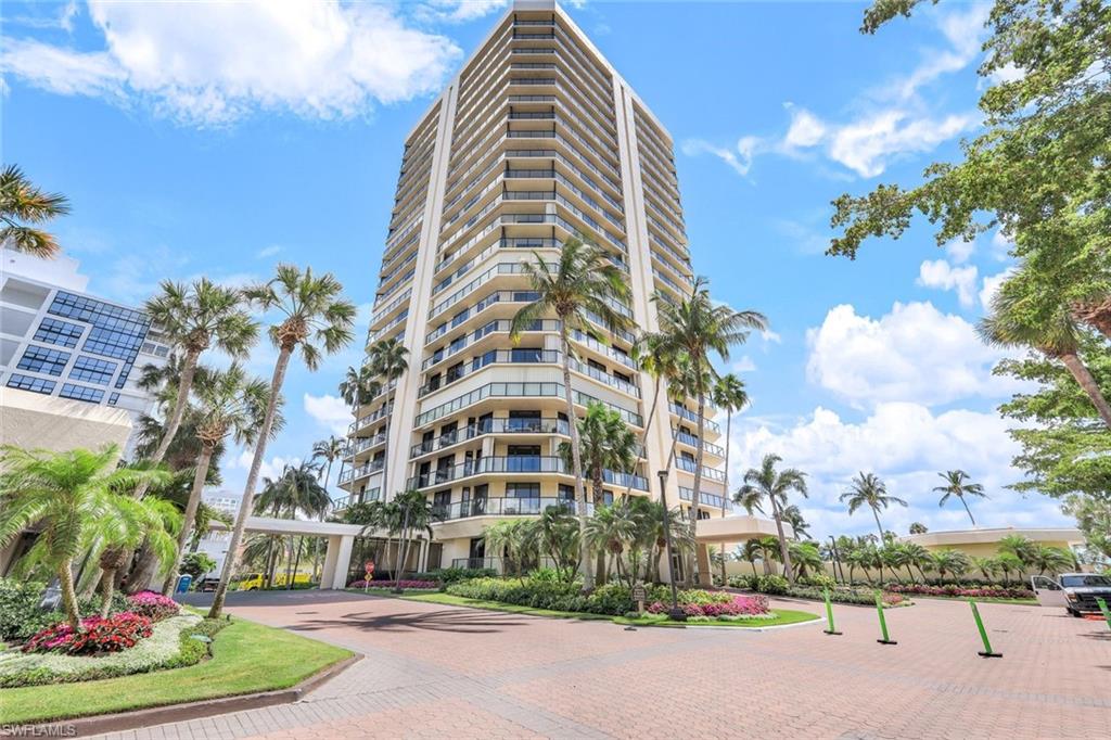 View of apartment building / complex