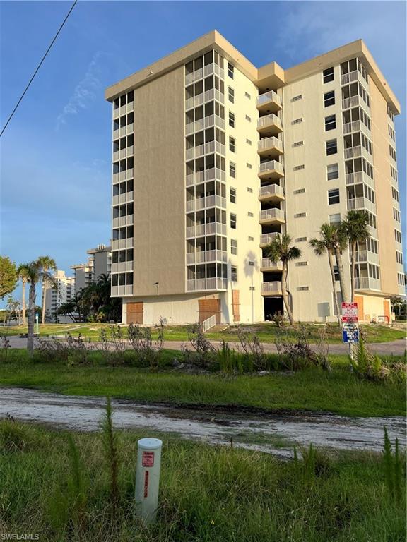 View of apartment building / complex