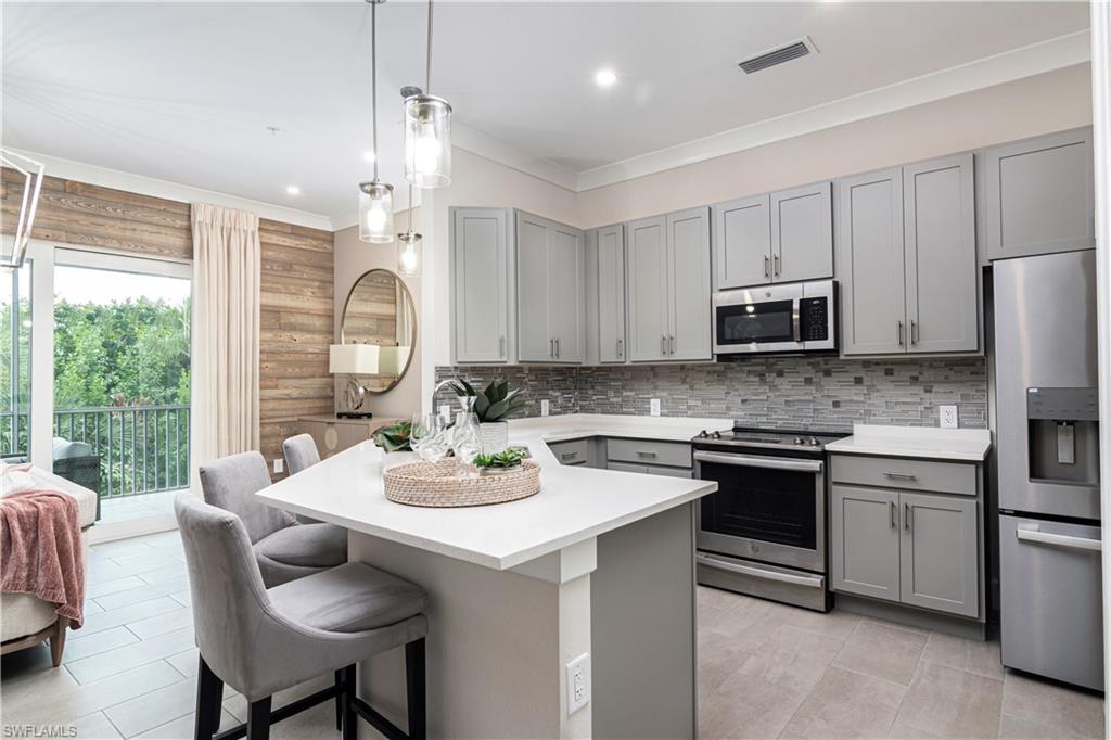 298 Indies DR E 202