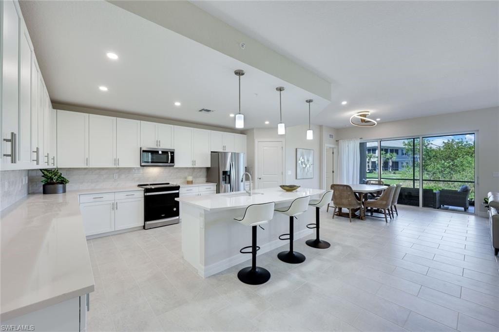 322 Indies DR W 102
