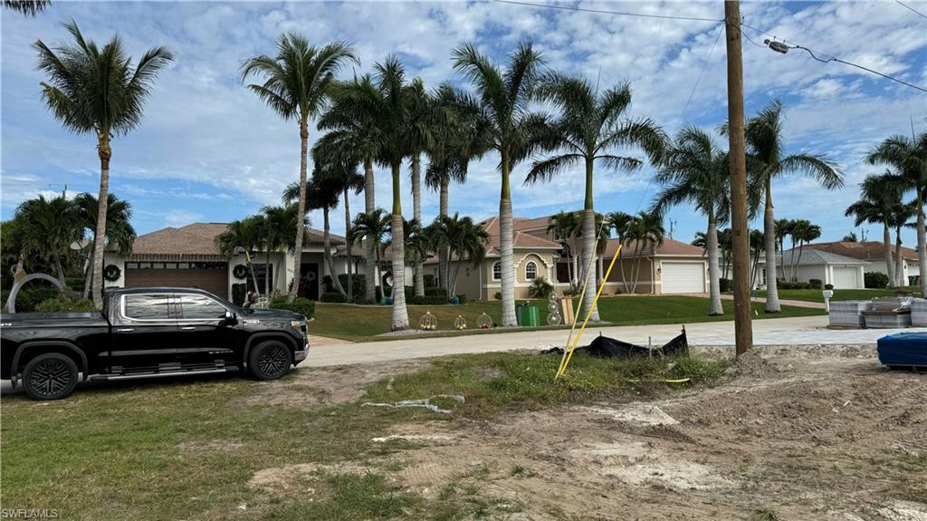 View of green lawn with a residential view