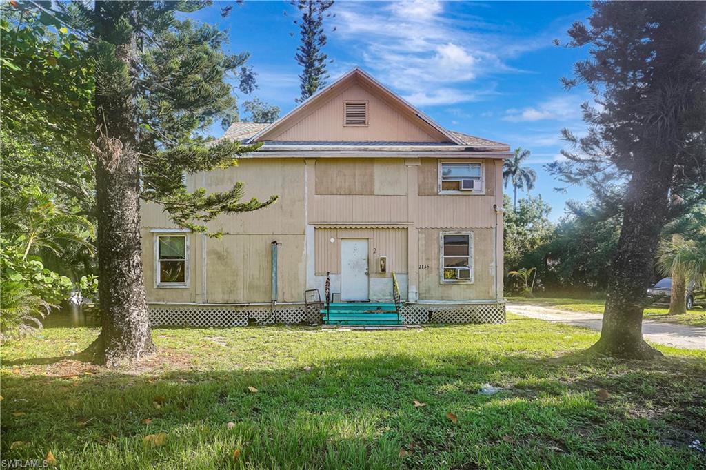 View of front of home featuring a front lawn