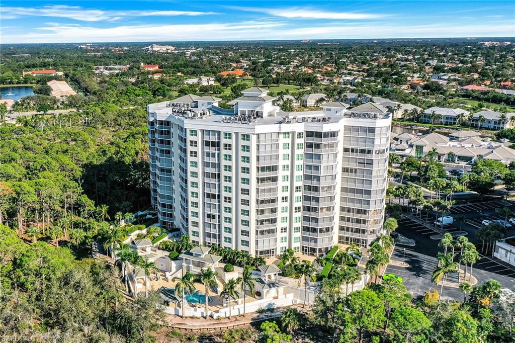 Bird's eye view of apartment complex