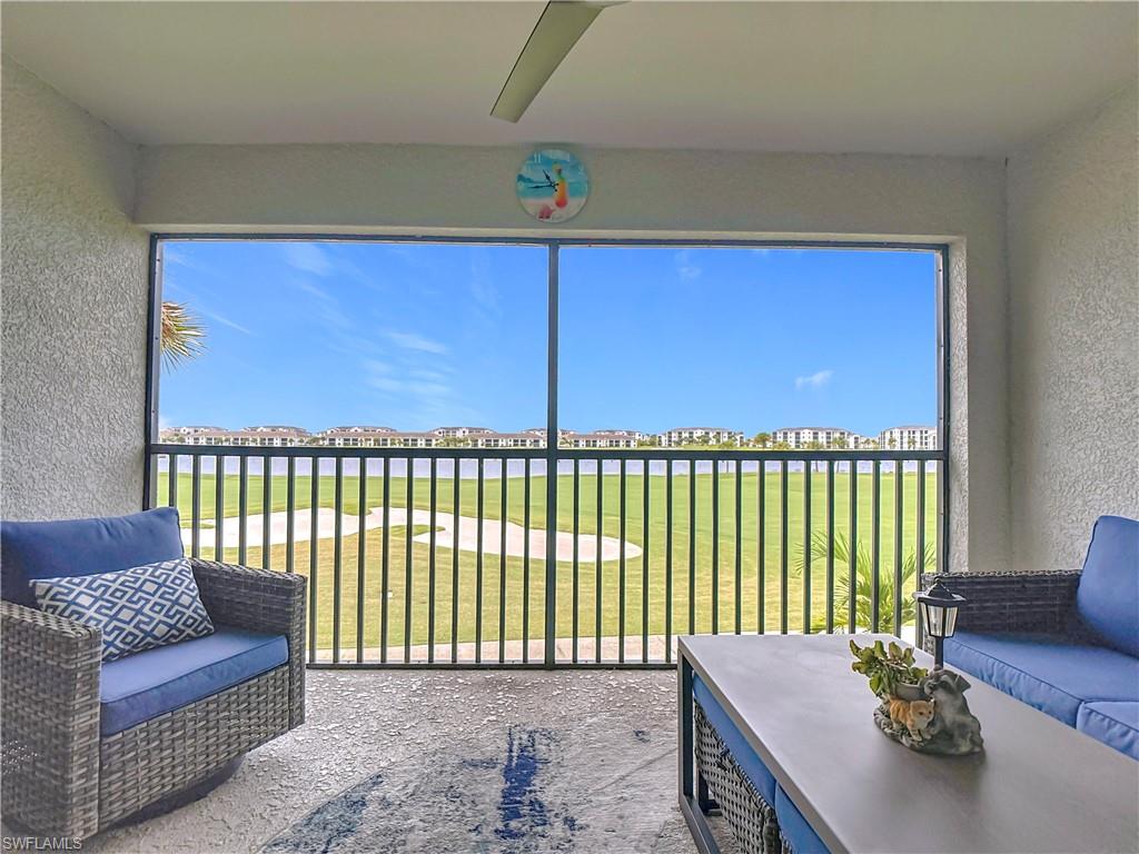Sunroom / solarium with view of golf course