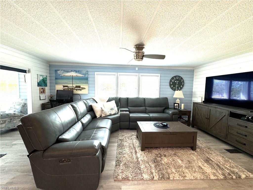 4700 Leilani LN photo 6