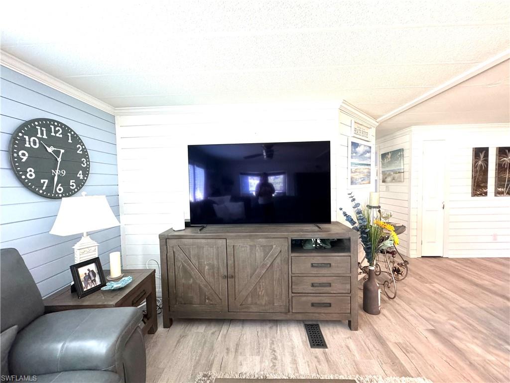 4700 Leilani LN photo 7