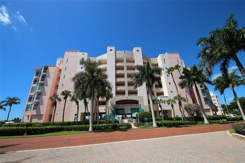 View of apartment building / complex