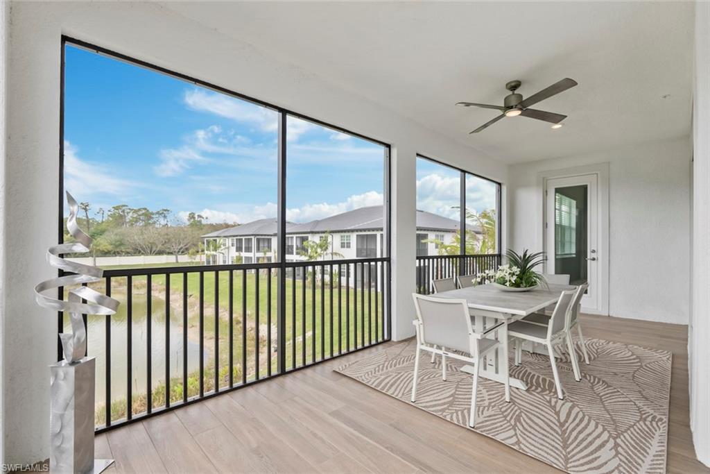 Sunroom with ceiling fan