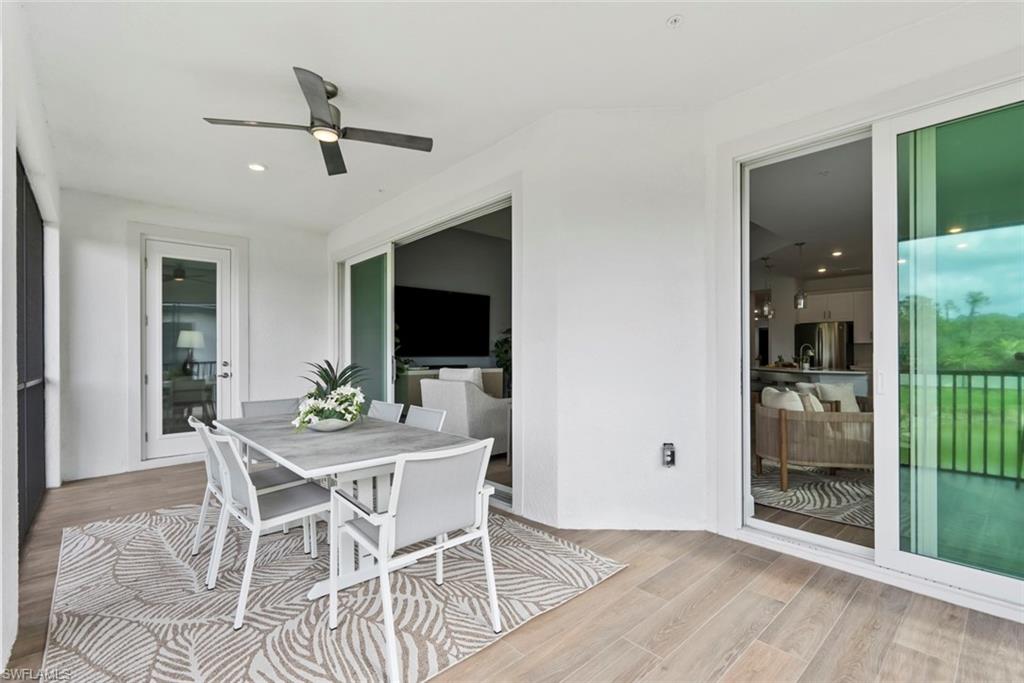 Sunroom / solarium with ceiling fan