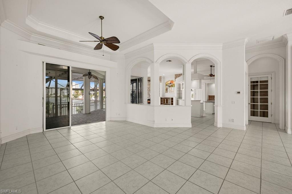 371 Bayside AVE photo 20