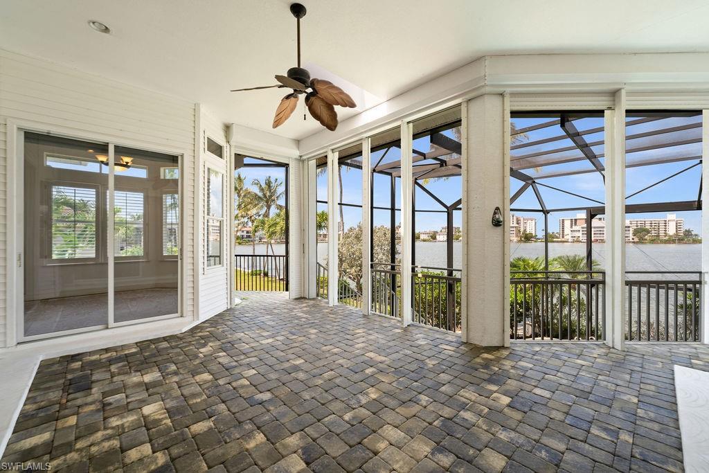 371 Bayside AVE photo 9