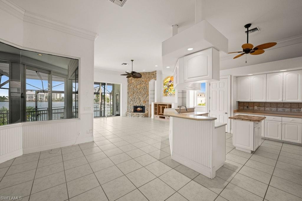 371 Bayside AVE photo 15