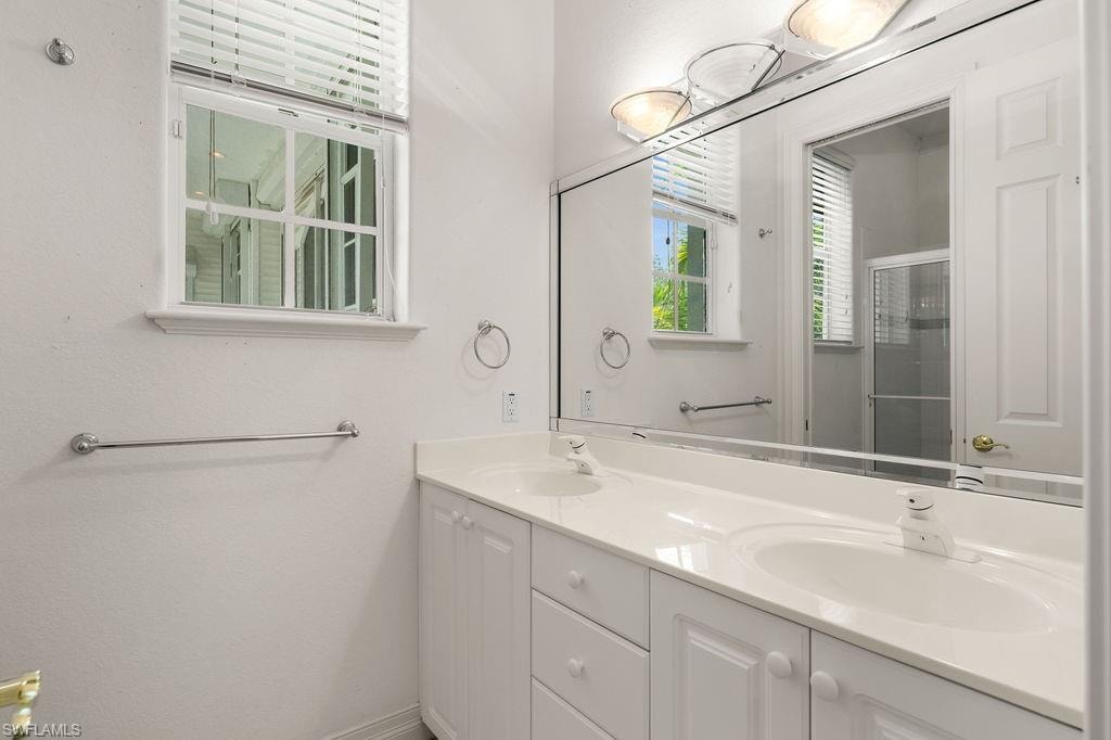 371 Bayside AVE photo 25