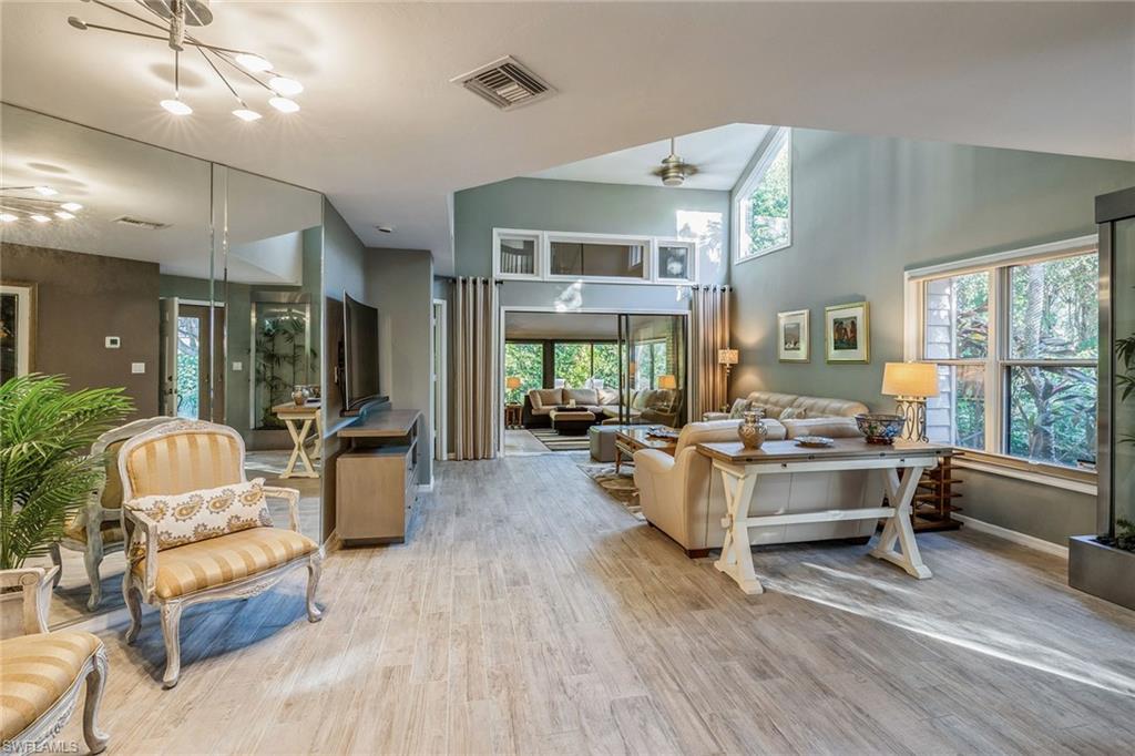 Kitchen / Dining Area