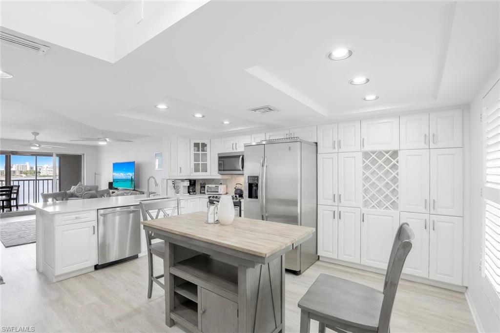 9101 Vanderbilt DR 203
