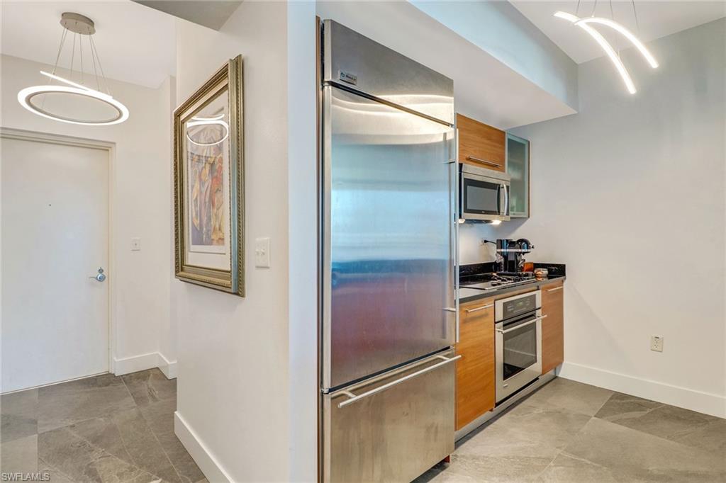 3000 Oasis Grand BLVD 606