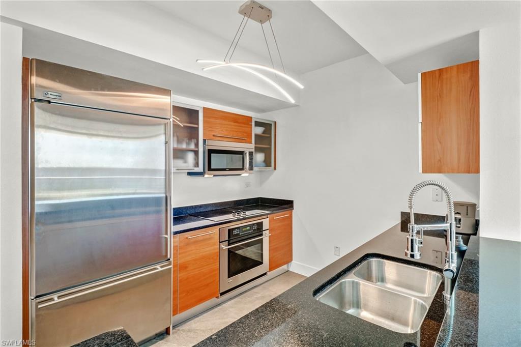 3000 Oasis Grand BLVD 606 photo 6