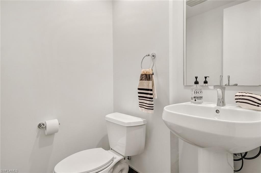 3000 Oasis Grand BLVD 606 photo 13