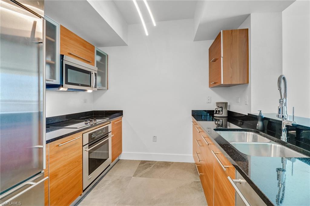 3000 Oasis Grand BLVD 606 photo 7