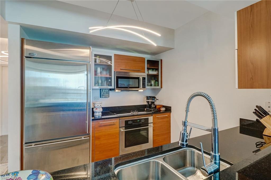 3000 Oasis Grand BLVD 606