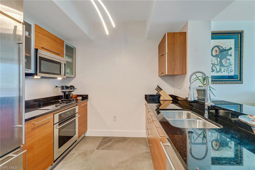 3000 Oasis Grand BLVD 606